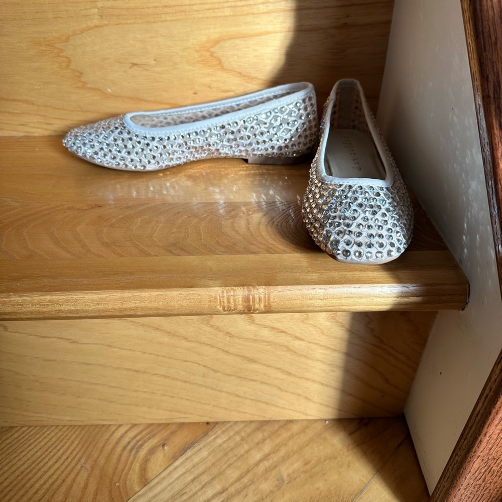 Copper Key Crystal-Embellished Off-White Ballet Flats - Picture 4 of 7